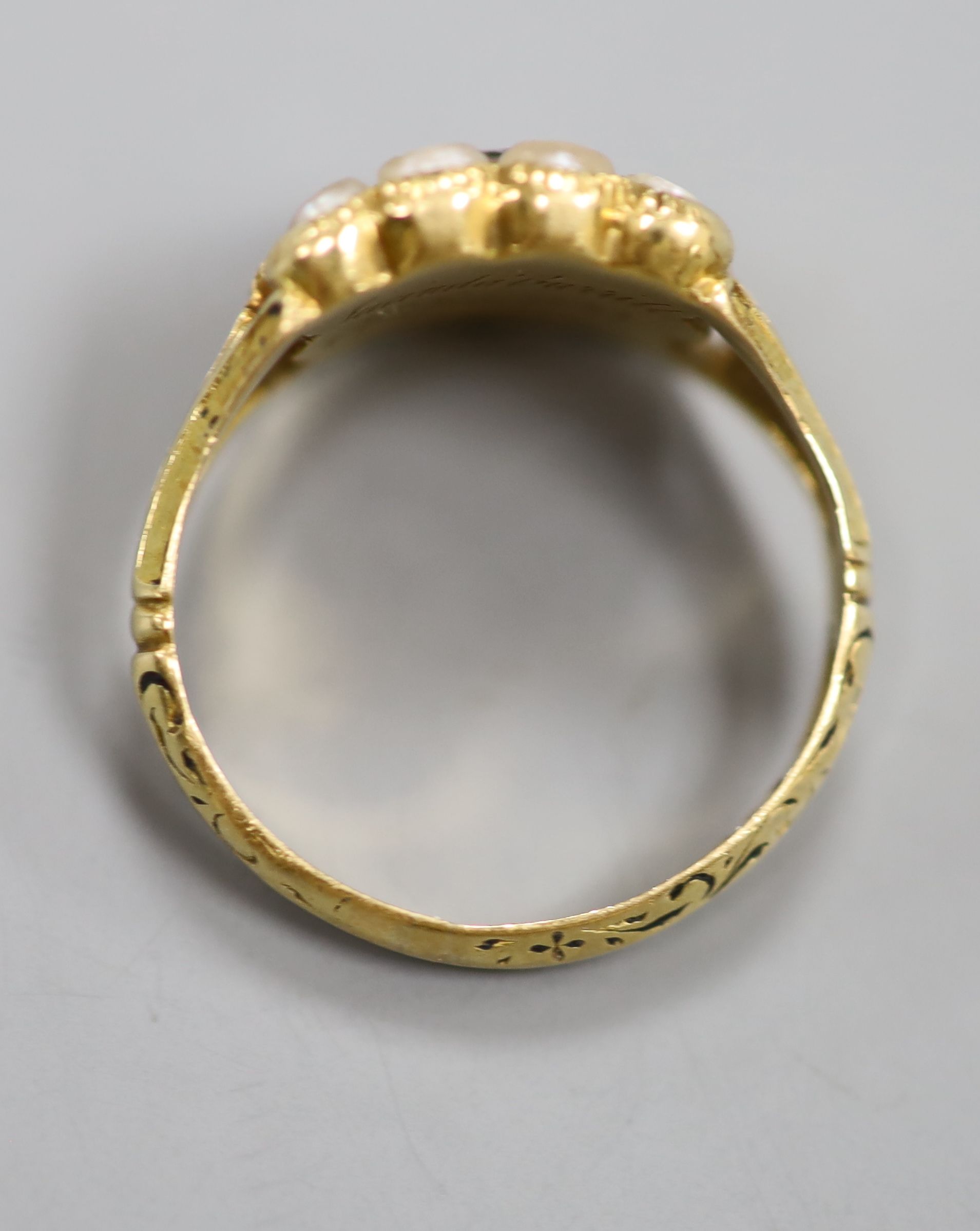 An early Victorian 18ct gold, split pearl and enamel(a.f.) mourning ring,